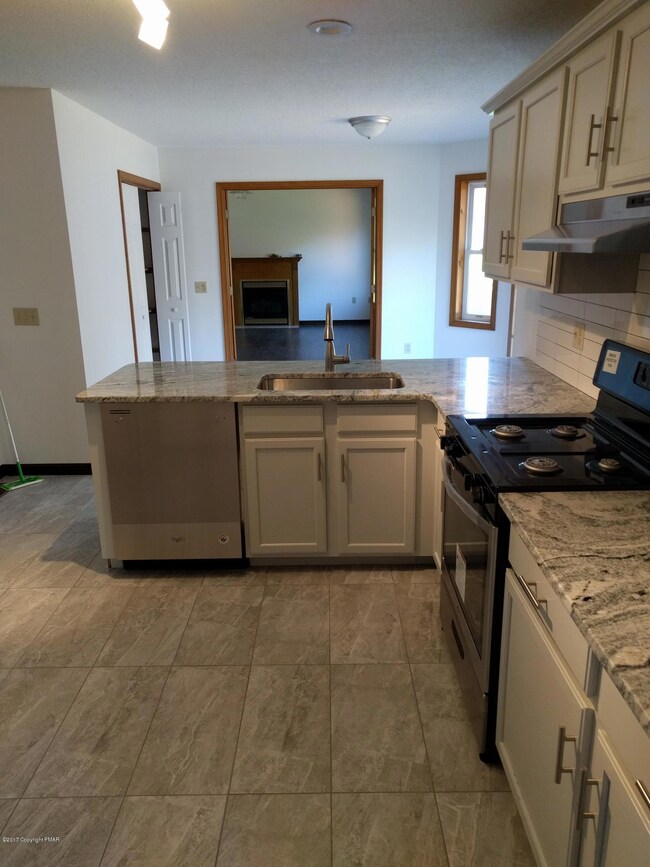 710 Avenue C, Stroudsburg, PA 18360 - photo 5