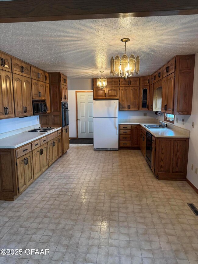 435 3rd Ave SE, East Grand Forks, MN 56721 - photo 5