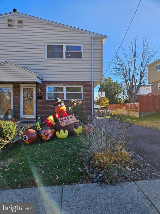 236 Berkley Ave, Lansdowne, PA 19050 - photo 3