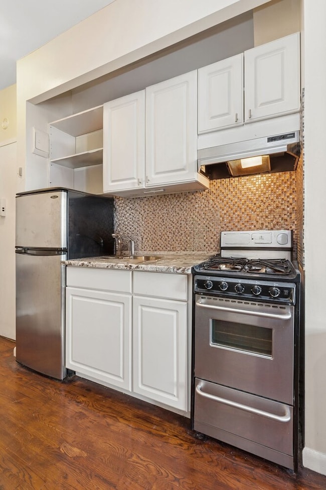 438 W 49th St unit 5A, New York, NY 10019 - photo 3