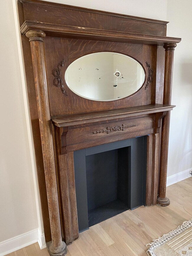 Original mantle and mirror