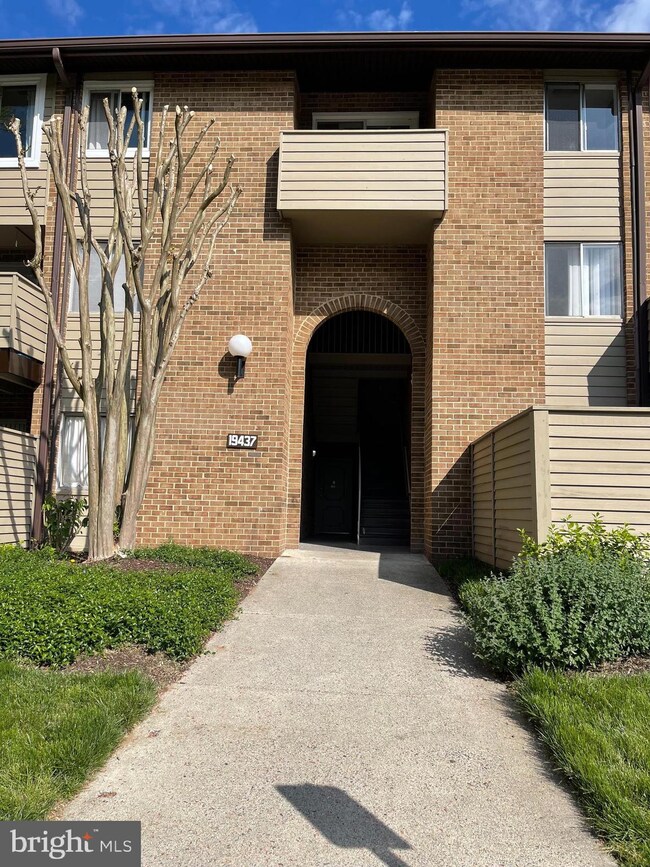 19437 Brassie Place unit 201, Montgomery Village, MD 20886 - photo 4