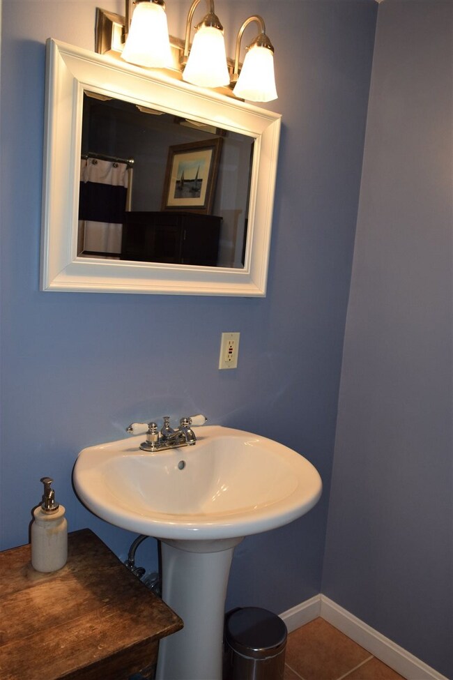 Emerson Mills unit 221, Pembroke, NH 03275 - photo 3