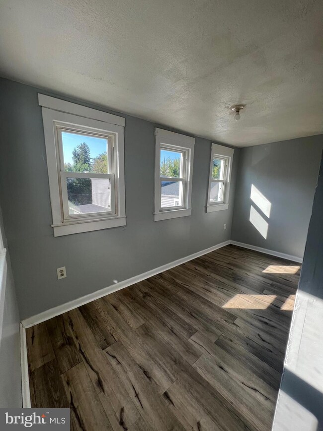 202 S Samuel St unit 205, Charles Town, WV 25414 - photo 4