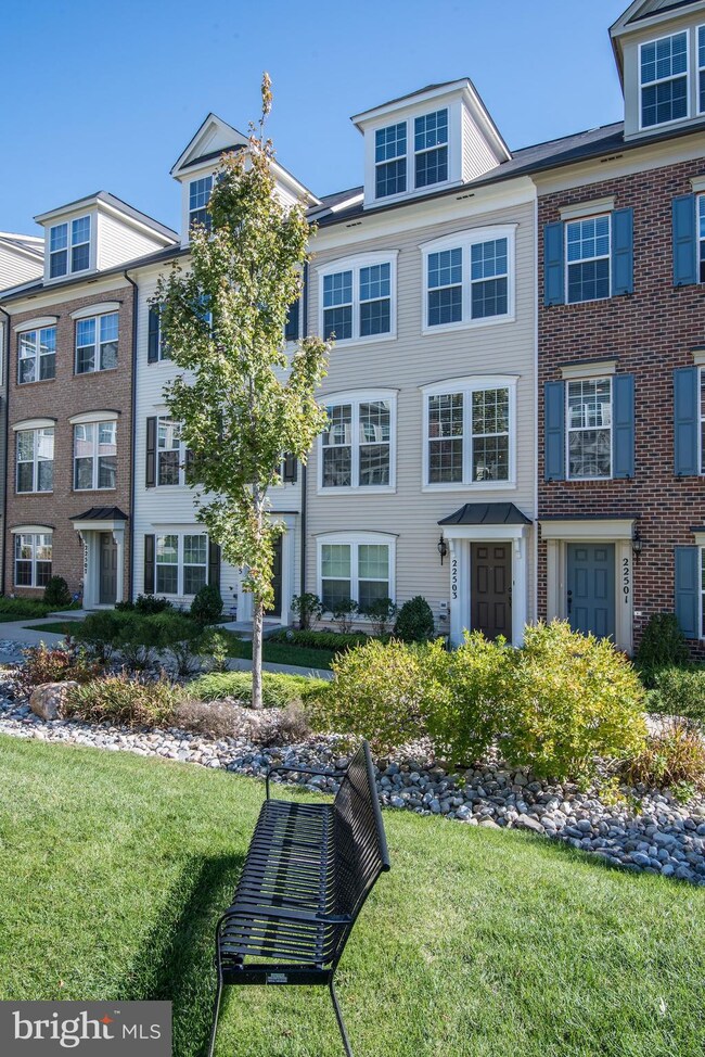 22503 Phillips St unit 1404, Clarksburg, MD 20871 - photo 2