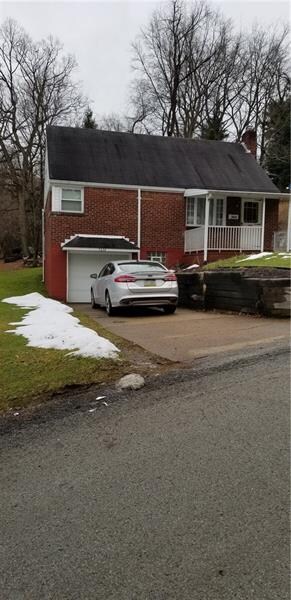1 car garage, covered front porch