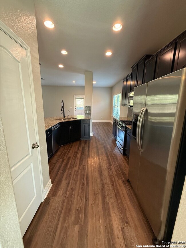 609 Community Dr, New Braunfels, TX 78132 - photo 6