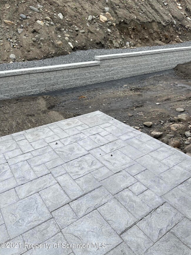 422 Felts St, Taylor, PA 18517 - photo 5