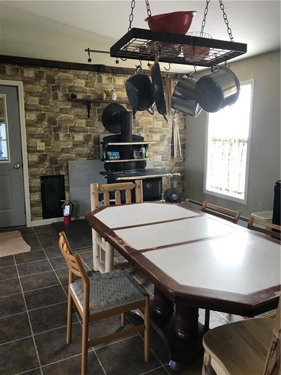 kitchen w/stove