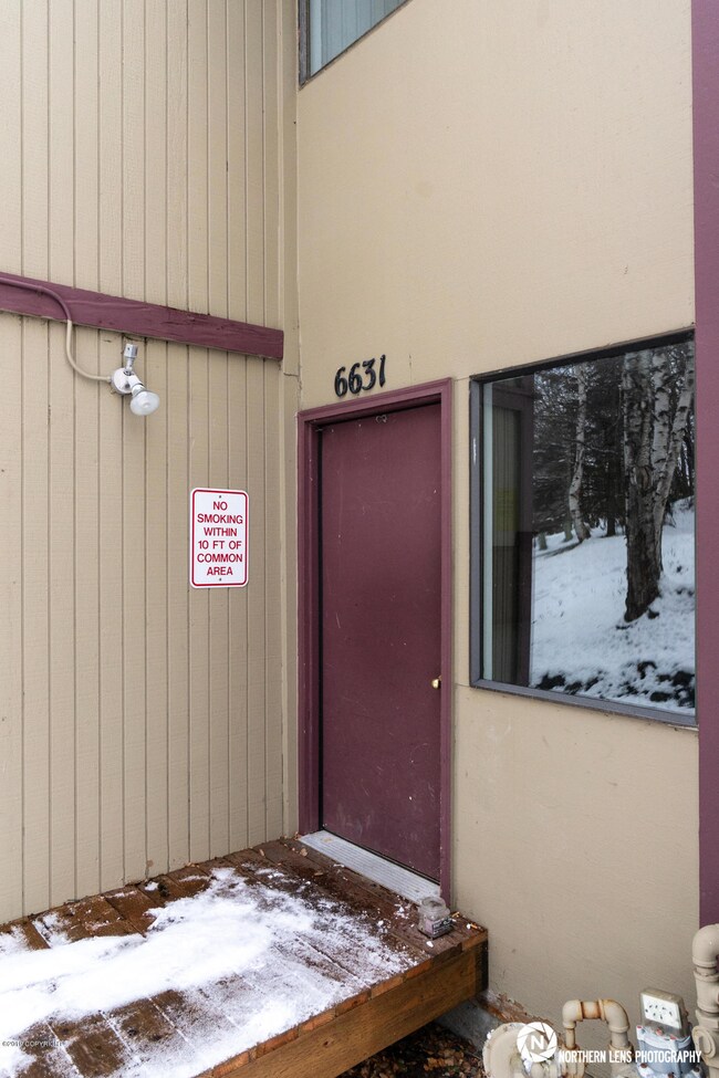 4_BuildingEntranceExterior