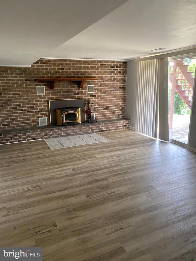 608 Beach St, Reading, PA 19605 - photo 6