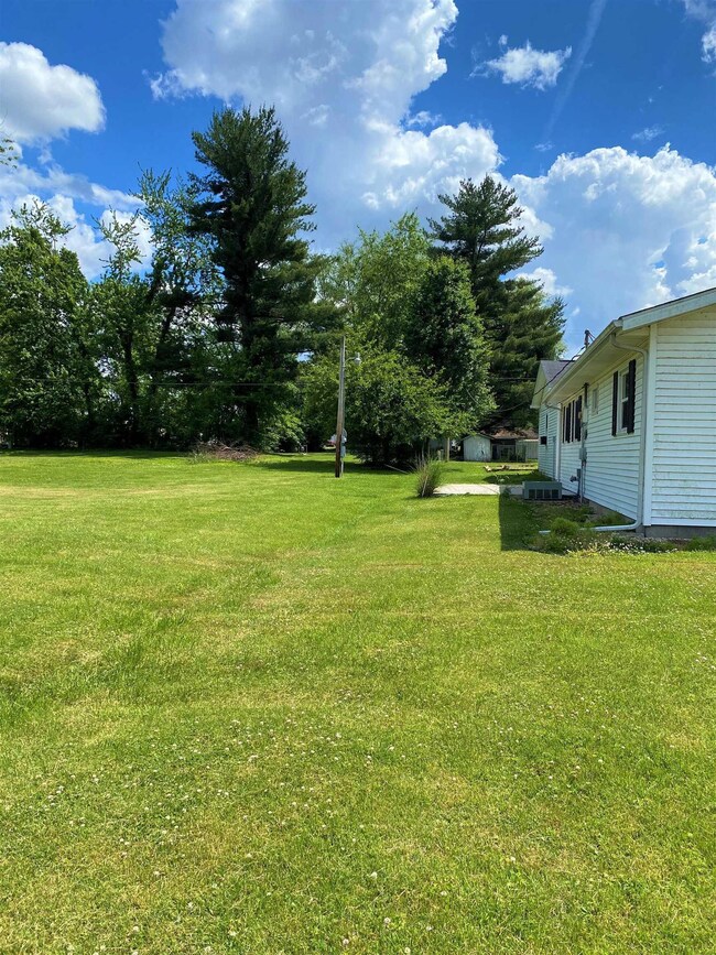 909 A St SE, Linton, IN 47441 - photo 2