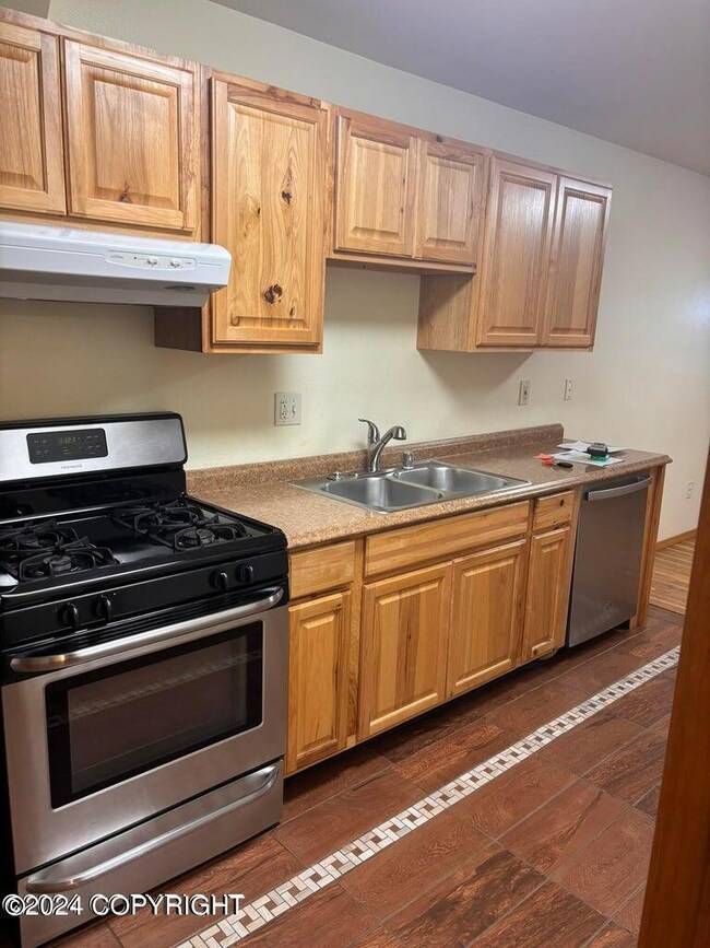 1082 W 26th Ave unit 12, Anchorage, AK 99503 - photo 2