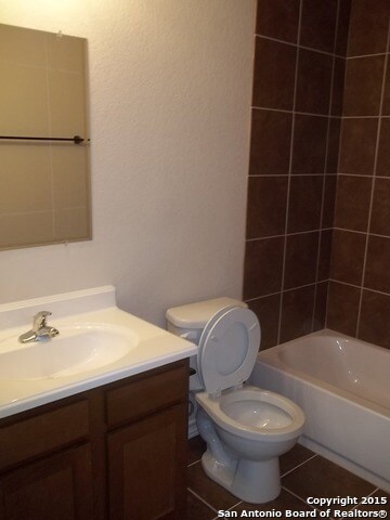 16822 Showdown Path unit 1, Selma, TX 78154 - photo 7