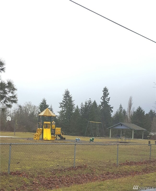 801 Tipsoo Loop N, Rainier, WA 98576 - photo 2