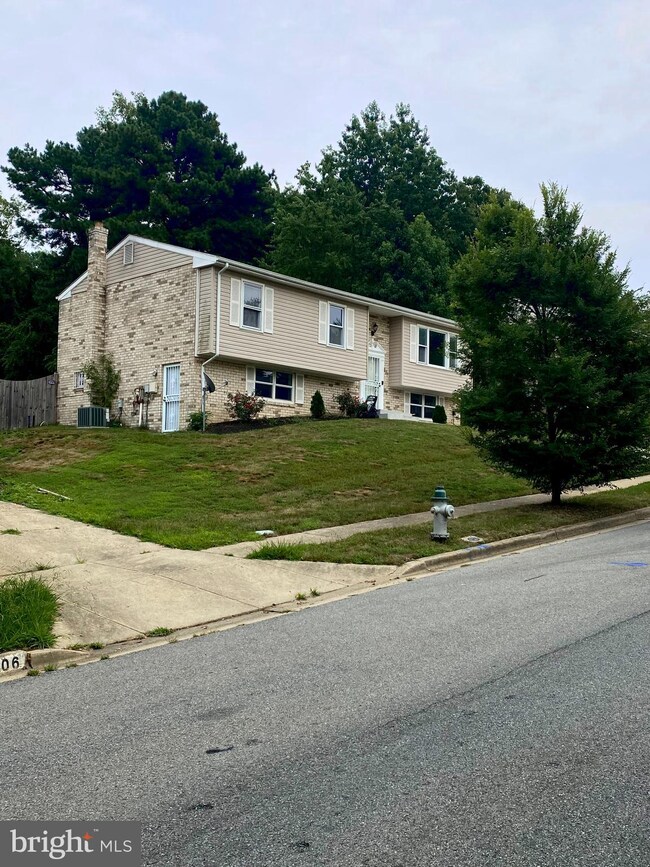 12608 Lampton Ln, Fort Washington, MD 20744 - photo 2