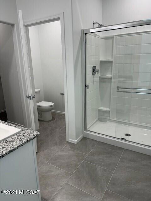 Primary bath white cabs