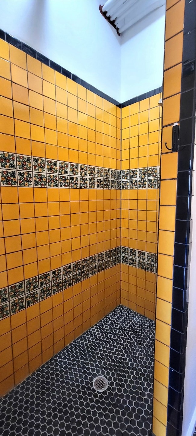 201 E Chambers St unit 205, Cleburne, TX 76031 - photo 3