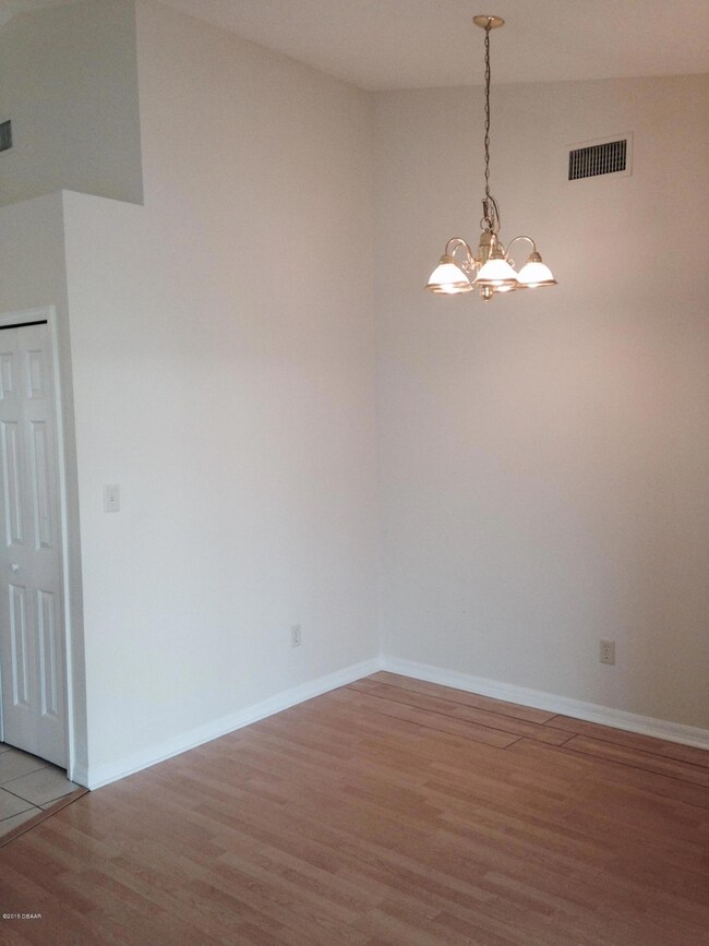 4 Dining Area.jpg