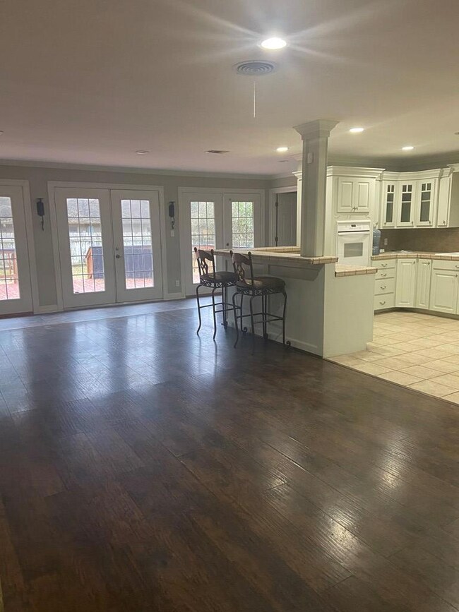 2408 Marguerite St, Bay City, TX 77414 - photo 4