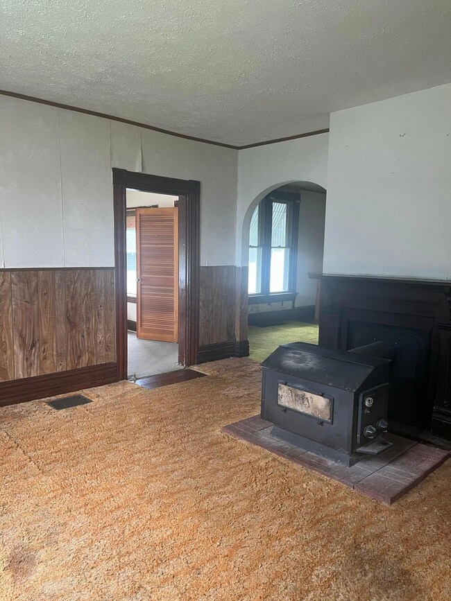 446 E Franklin St, Circleville, OH 43113 - photo 7