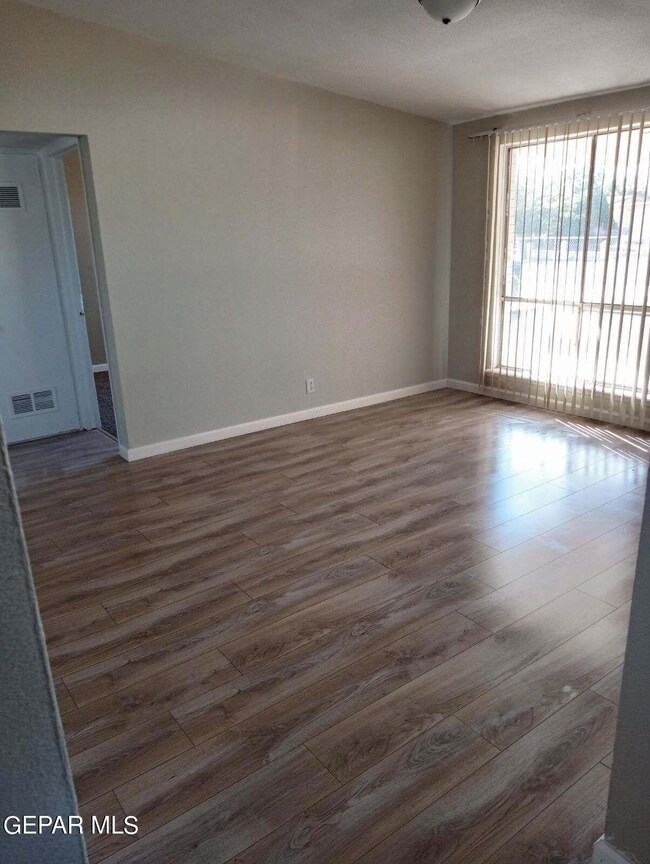 300 Maricela Dr, El Paso, TX 79915 - photo 4