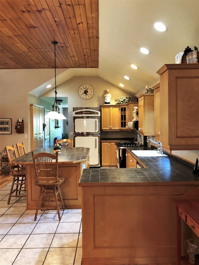 79 Lawrence Rd, MerriMacK, NH 03054 - photo 4