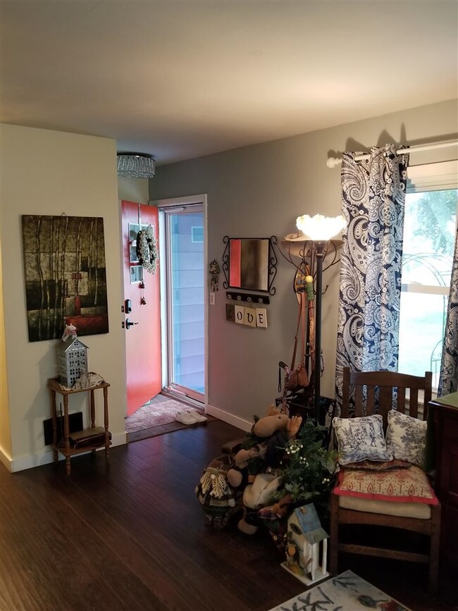 1235 Sheerer Ave, Waterloo, IA 50701 - photo 3