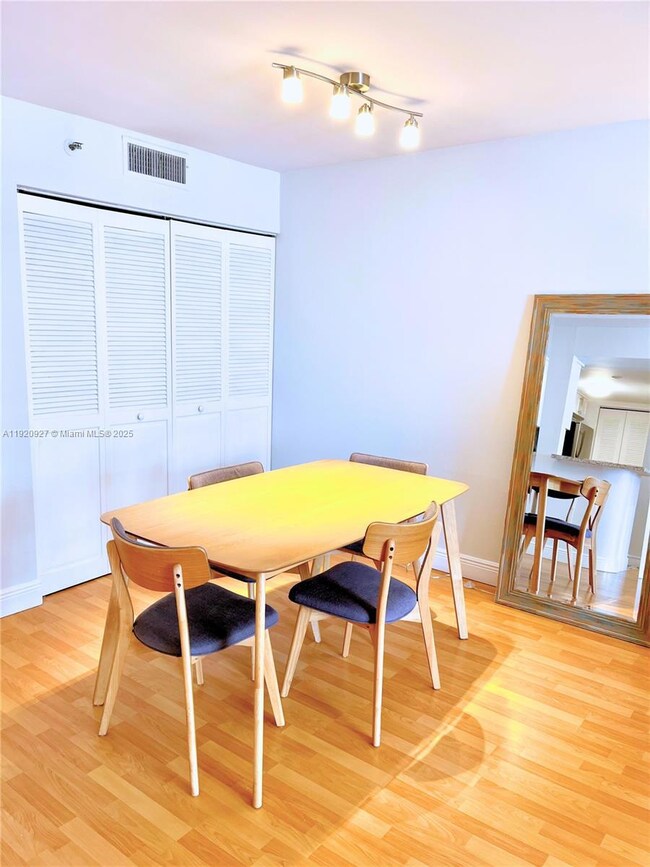 Isola Brickell Key unit 1405, Miami, FL 33131 - photo 5