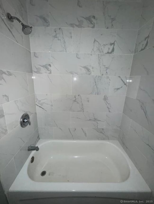 1220 Pembroke St unit 3R, Bridge Port, CT 06608 - photo 4