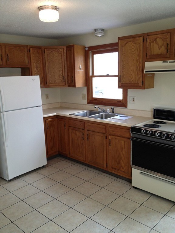 51 Biddle St unit 51, Springfield, MA 01129 - photo 2