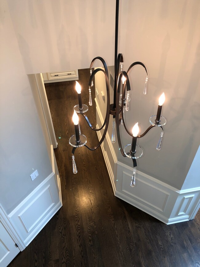 CHANDELIER/WAINSCOTING