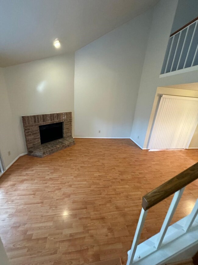 3150 Walnut Bend Ln unit 620, Houston, TX 77042 - photo 3