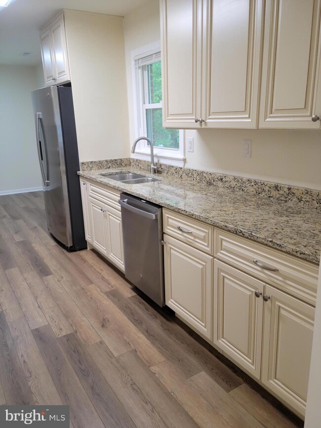 5221 Colebrook Dr, La Plata, MD 20646 - photo 5