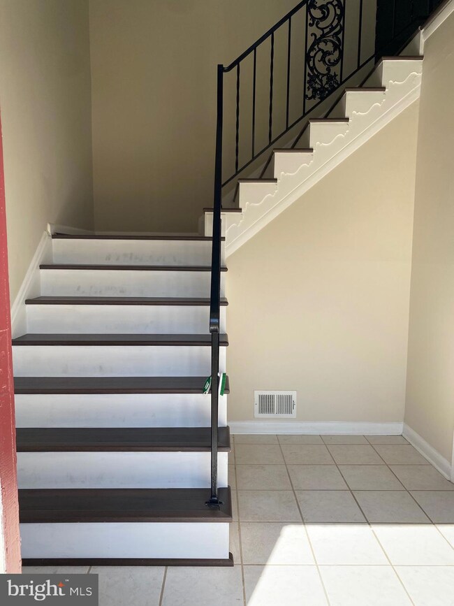 5222 Portsmouth Rd, Fairfax, VA 22032 - photo 2