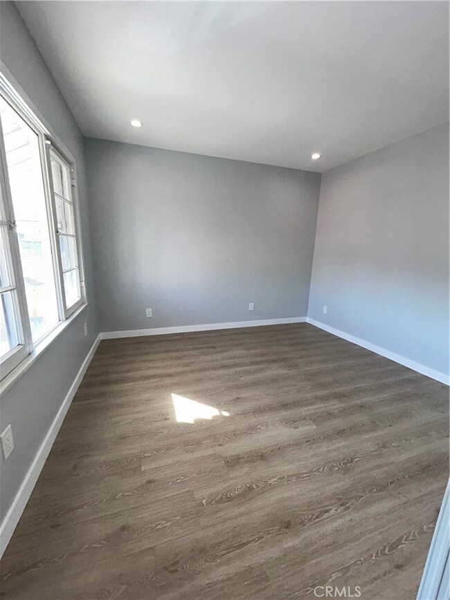 531 W 56th St unit 1/2, Los Angeles, CA 90037 - photo 6