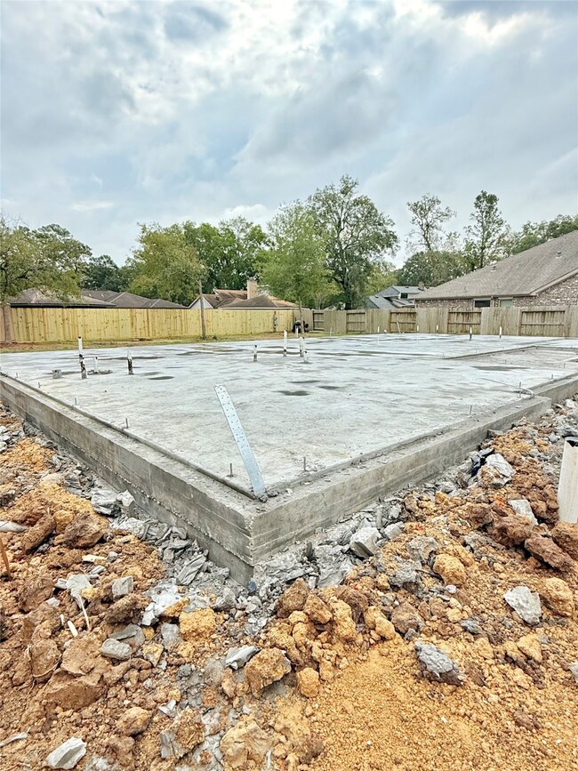 914 Bulwark, Crosby, TX 77532 - photo 5