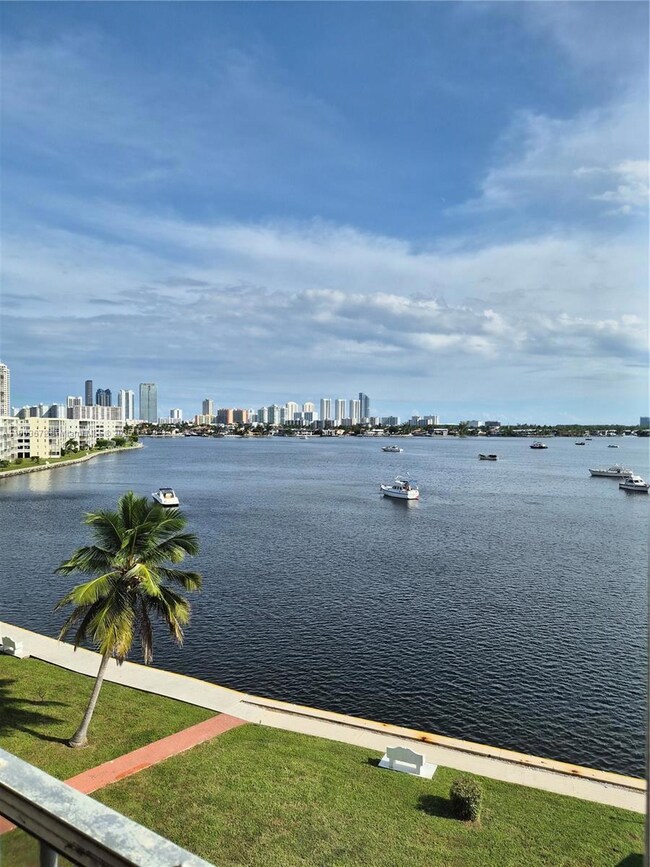 2910 Point East Dr unit M-610, Aventura, FL 33160 - photo 5