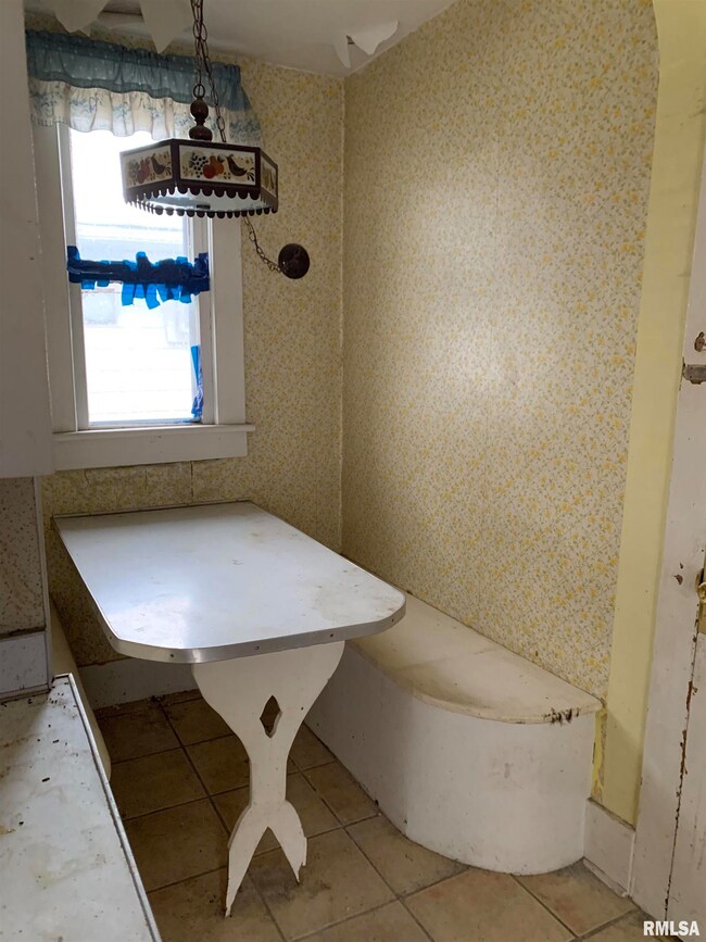 411 S Kickapoo St, Lincoln, IL 62656 - photo 7