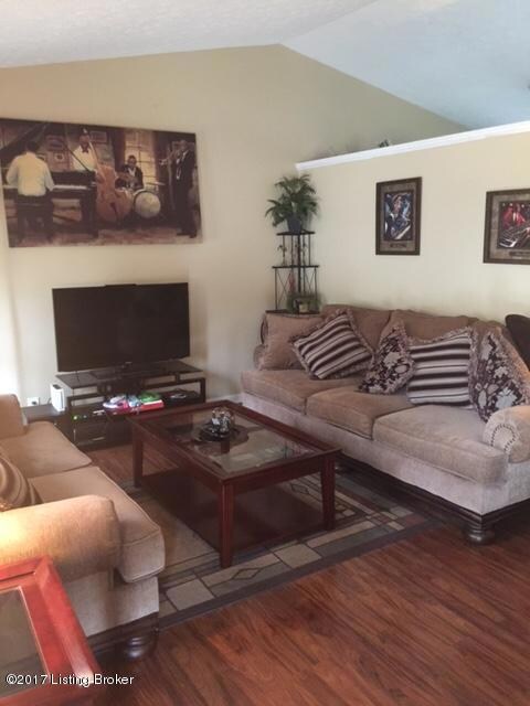 8422 Roseborough Rd, Louisville, KY 40228 - photo 5