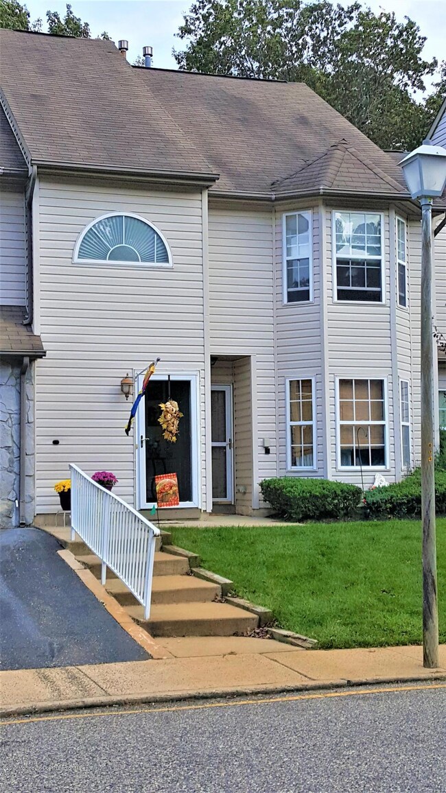 2306grassyhollowextfront2