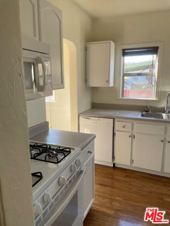Kitchen - Lower Unit