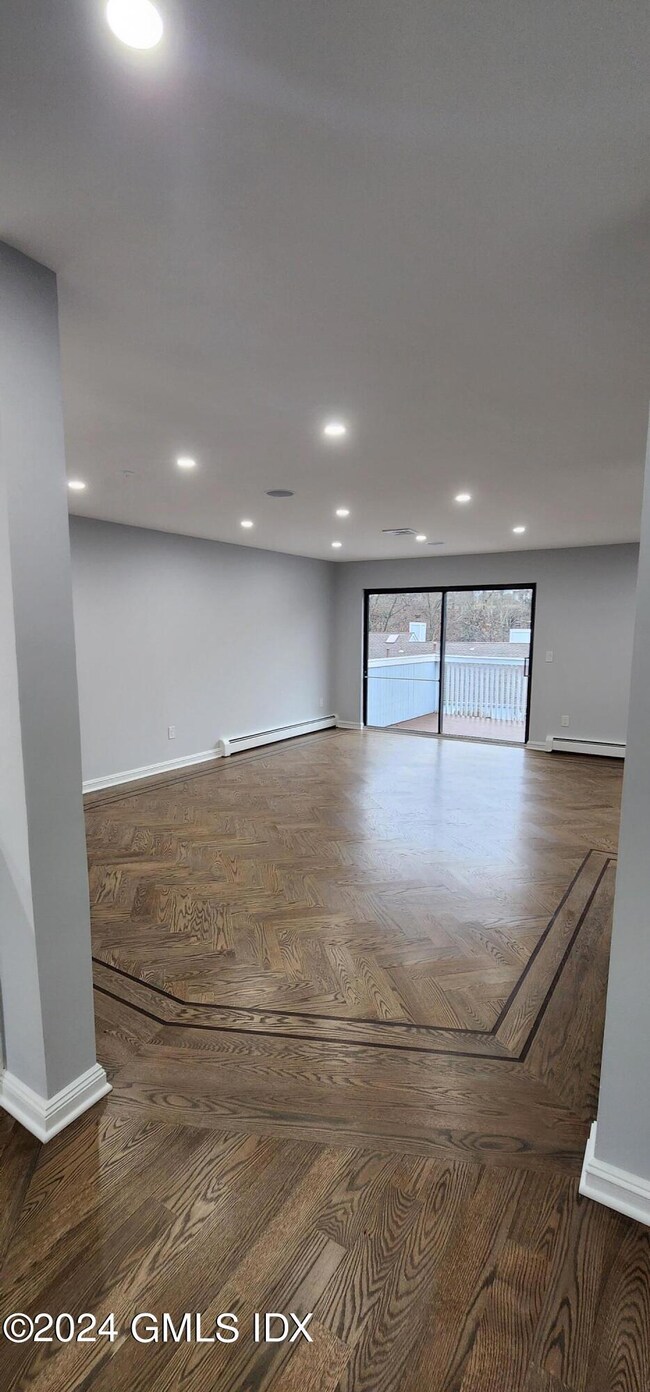 45 Ettl Ln unit 203, Greenwich, CT 06831 - photo 7