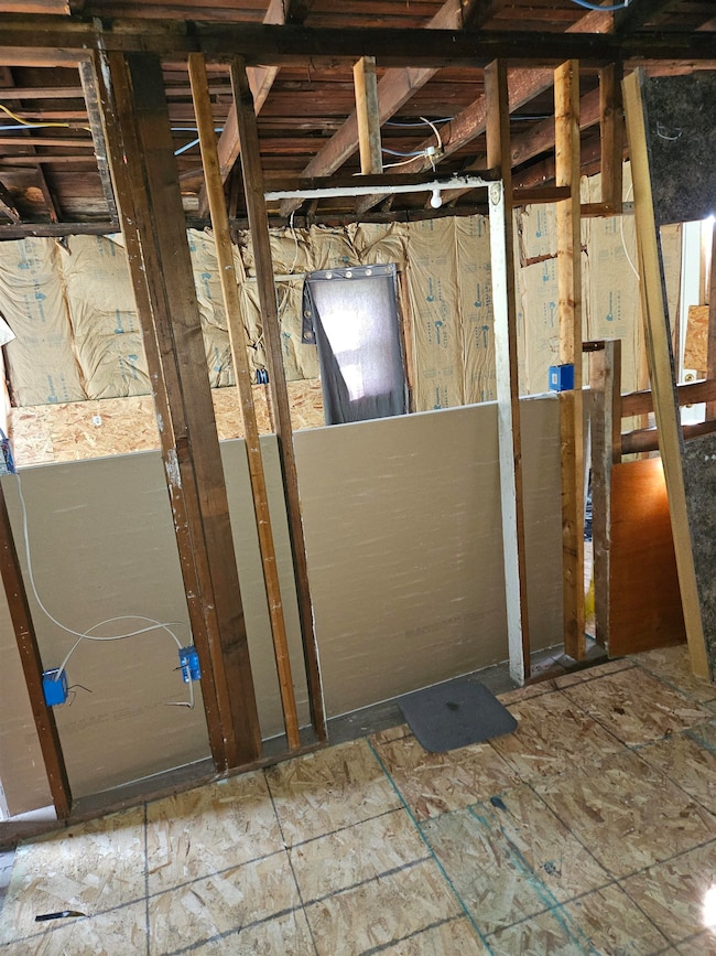 722 N Brewster Ave, Freeport, IL 61032 - photo 4