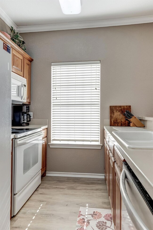 26035 Heartwood Dr unit 405, Whitney, TX 76692 - photo 5