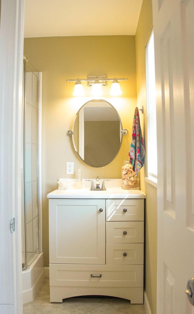 flormond master bathroom2