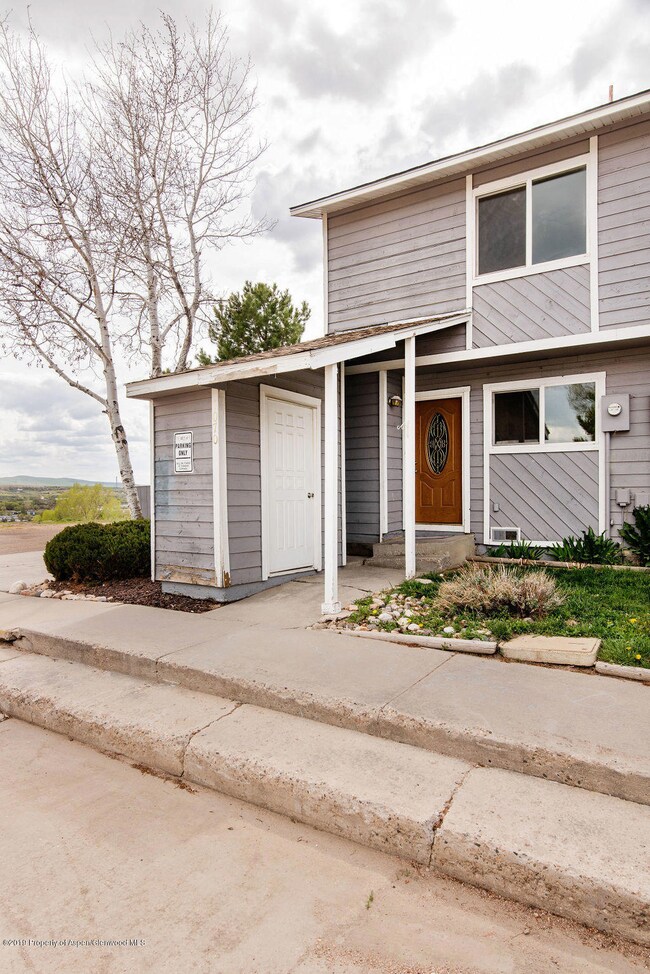 1070 E 7th St, Craig, CO 81625 - photo 2