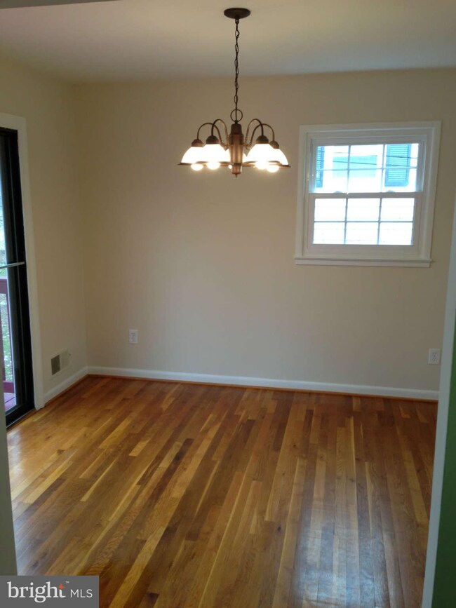 4418 Pickett Rd, Fairfax, VA 22032 - photo 5