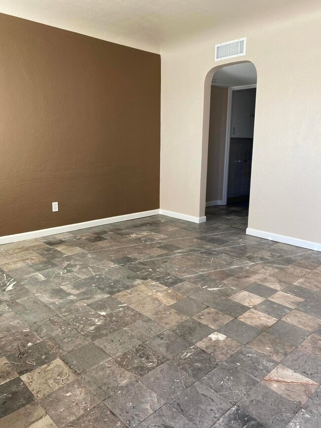 7619 Hacienda Ave, El Paso, TX 79915 - photo 4