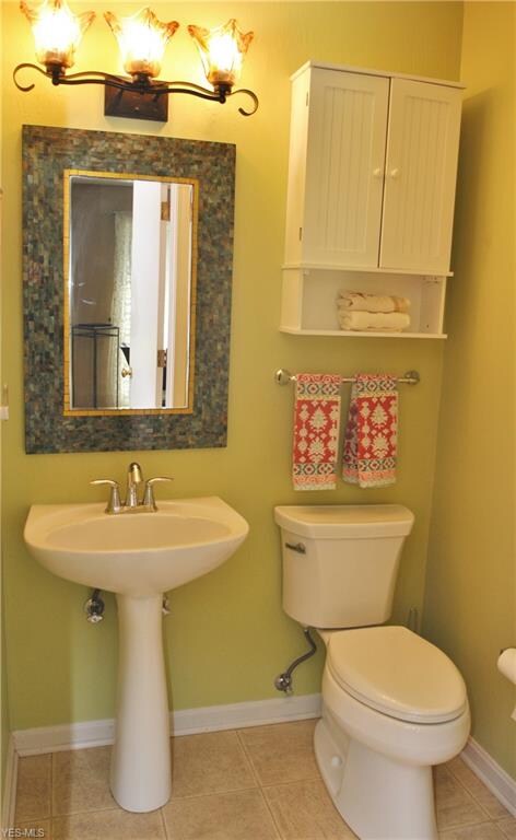 Guest half bath is nicely decorated with pedestal 